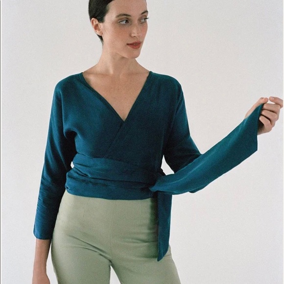 Norte Cies Wrap Top - Picture 4 of 4